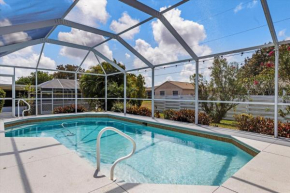 Remodeled saltwater solar-heated pool home with Southern exposure - Villa IvyLe